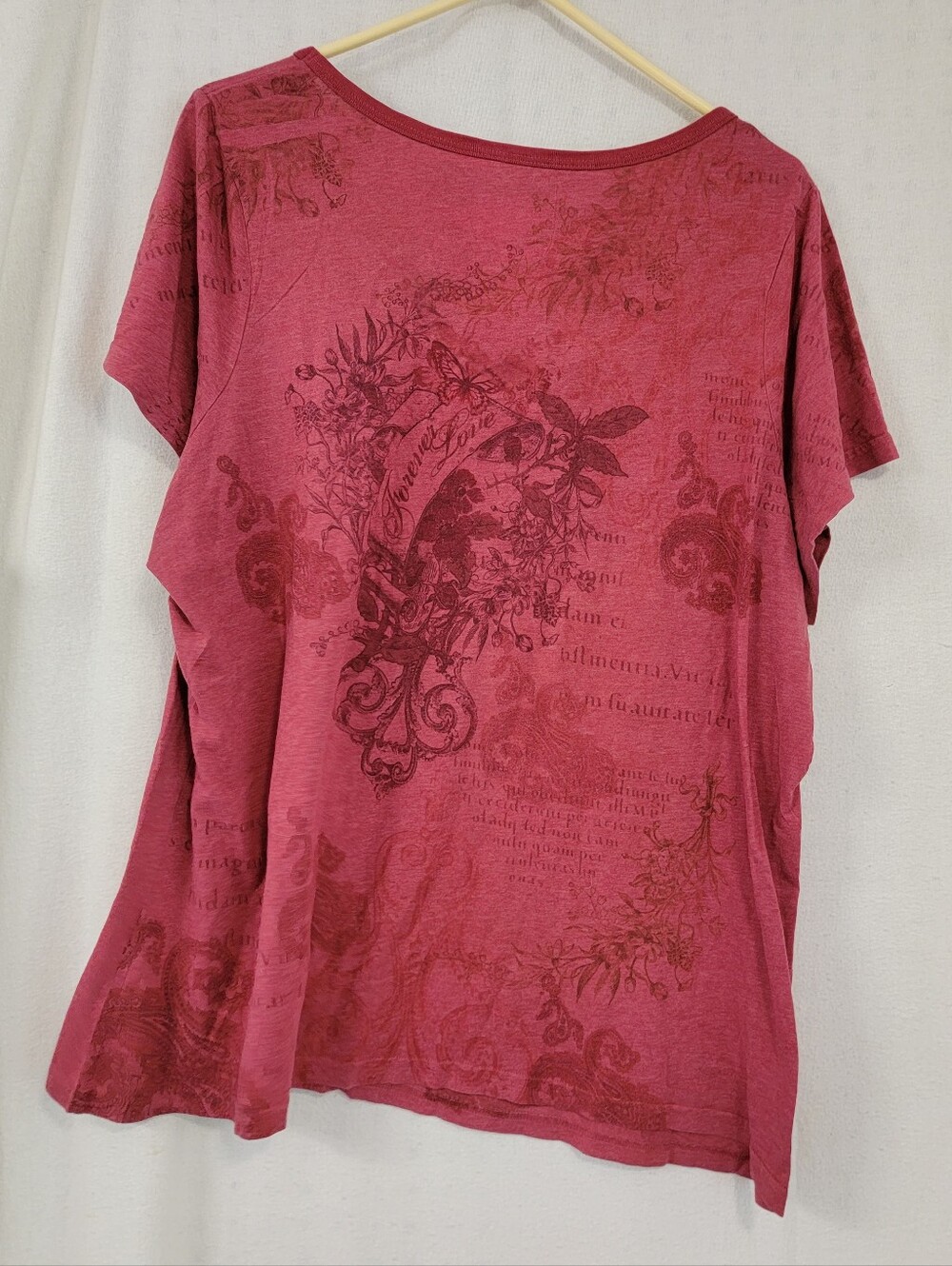 Venezia V-Neck Graphic Tee in Raspberry - Picture 4 of 4